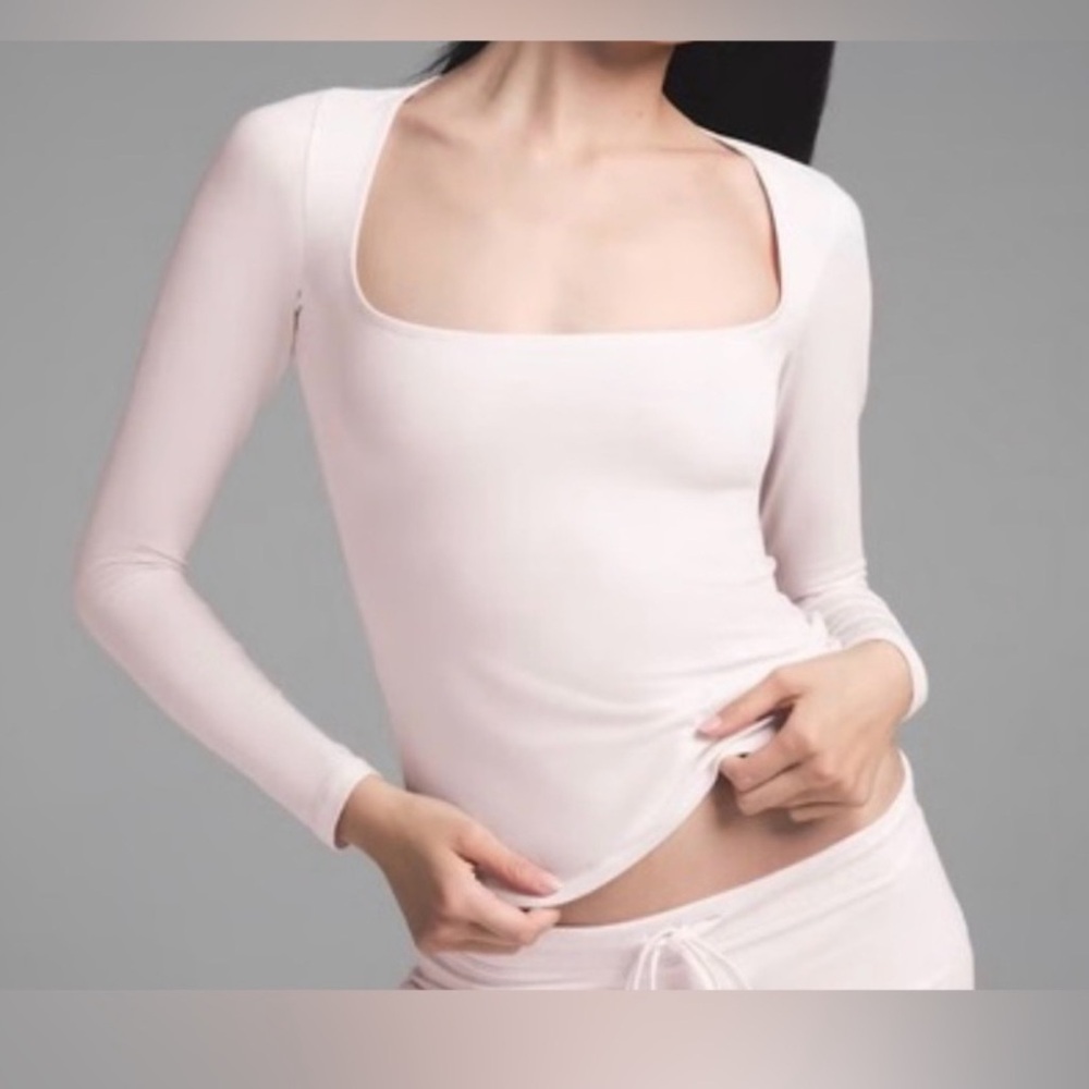 *NWT* SKIMS Long Sleeve Scoop Neck Top